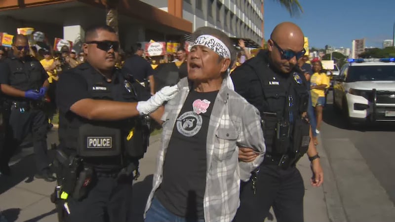 HPD arrests 10 community members during nurses demonstration at Kapiolani Medical Center