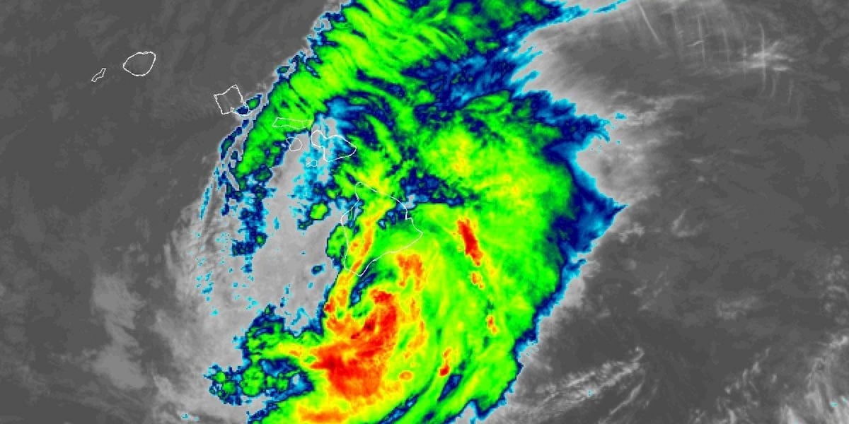 Photo: Hawaii News Now Big Island of Hawaii Experiences 140mph Wind Gusts as Hurricane Lala Hits