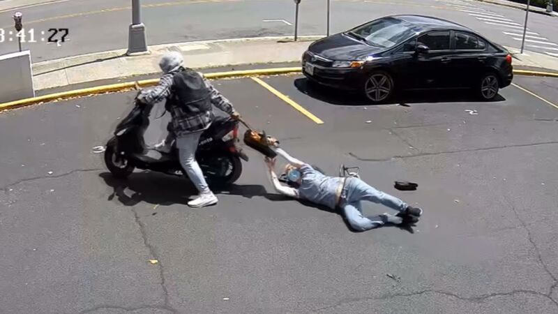 Video of the purse snatching on June 19, 2024 in the Ke'eaumoku area.