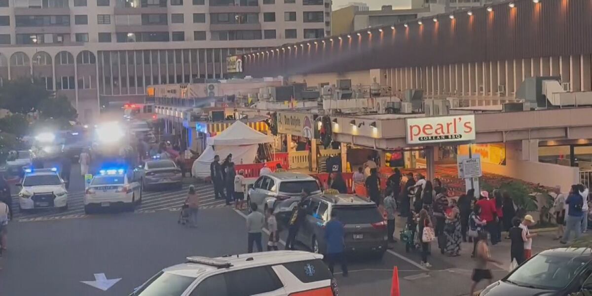Man surrenders after 5-hour barricade at busy Honolulu store Man surrenders after 5-hour barricade at busy Honolulu store