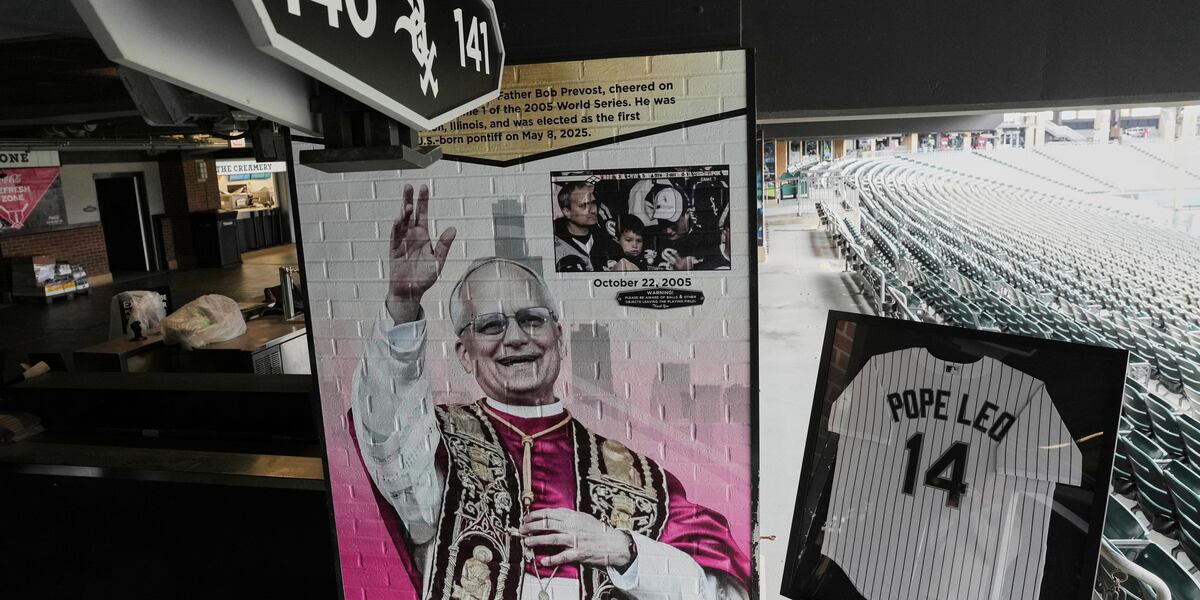 White Sox unveil a graphic installation honoring Pope Leo XIV and his World Series appearance