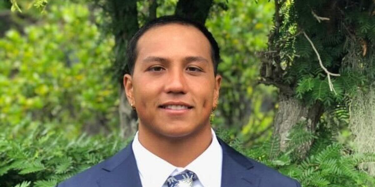 Loved ones mourn 2 killed in plane crash near Honolulu airport