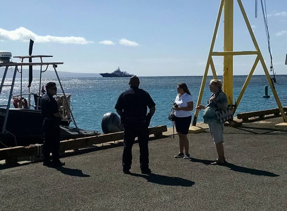 Residents stop luxury yacht from visiting Molokai