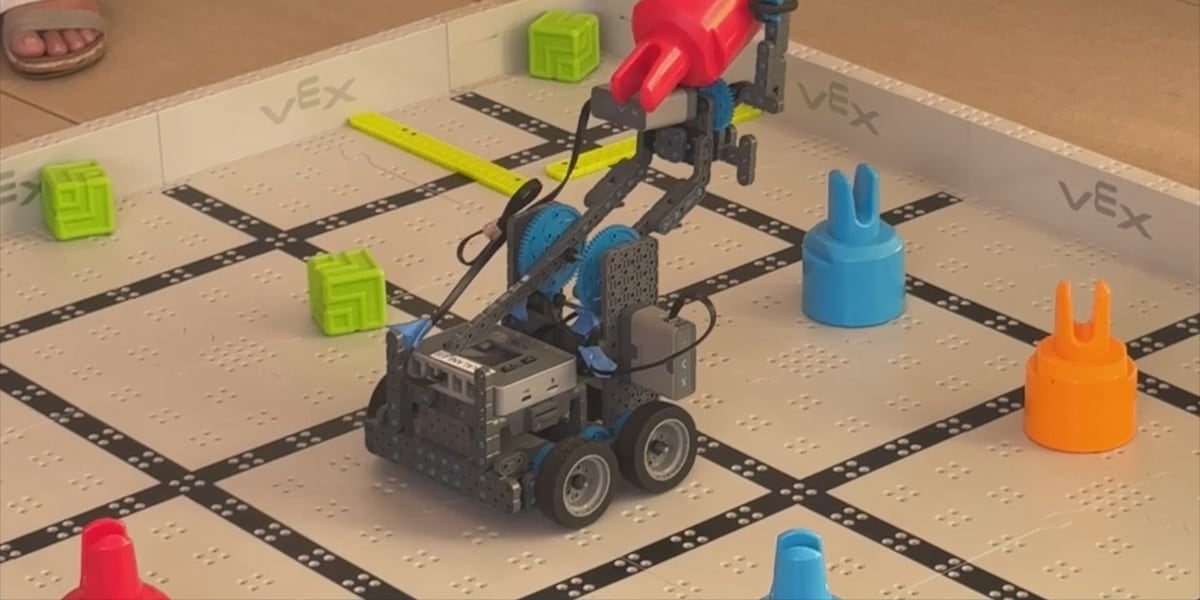 Maui student-created ‘robo-dog' highlights $175K fundraiser for STEM programs