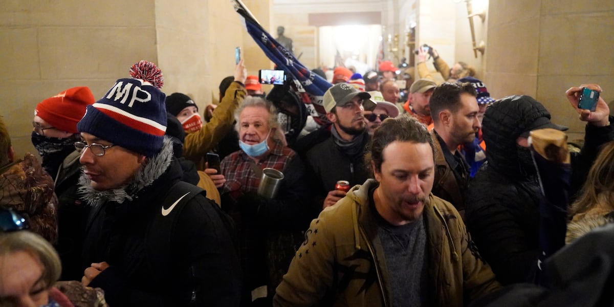 President Trump pardons 2 Hawaii men involved in Jan. 6 Capitol riot President Trump pardons 2 Hawaii men involved in Jan. 6 Capitol riot