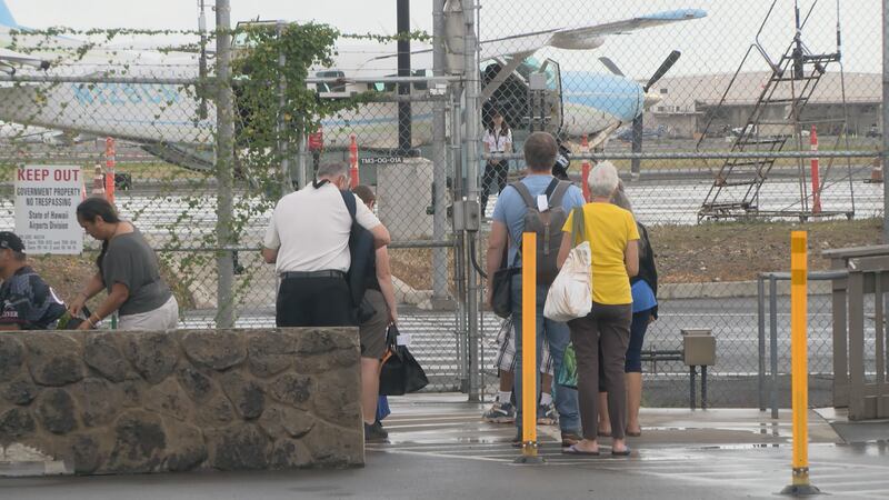 Flights to Molokai see major delays after many fly to Oahu for large canoe race
