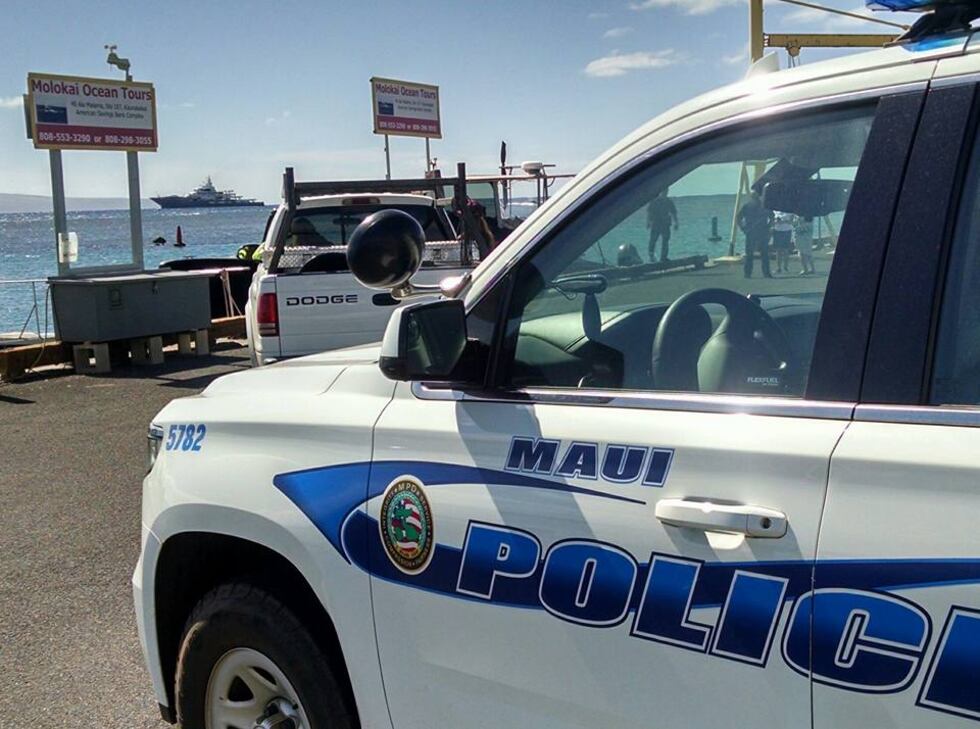 Residents stop luxury yacht from visiting Molokai