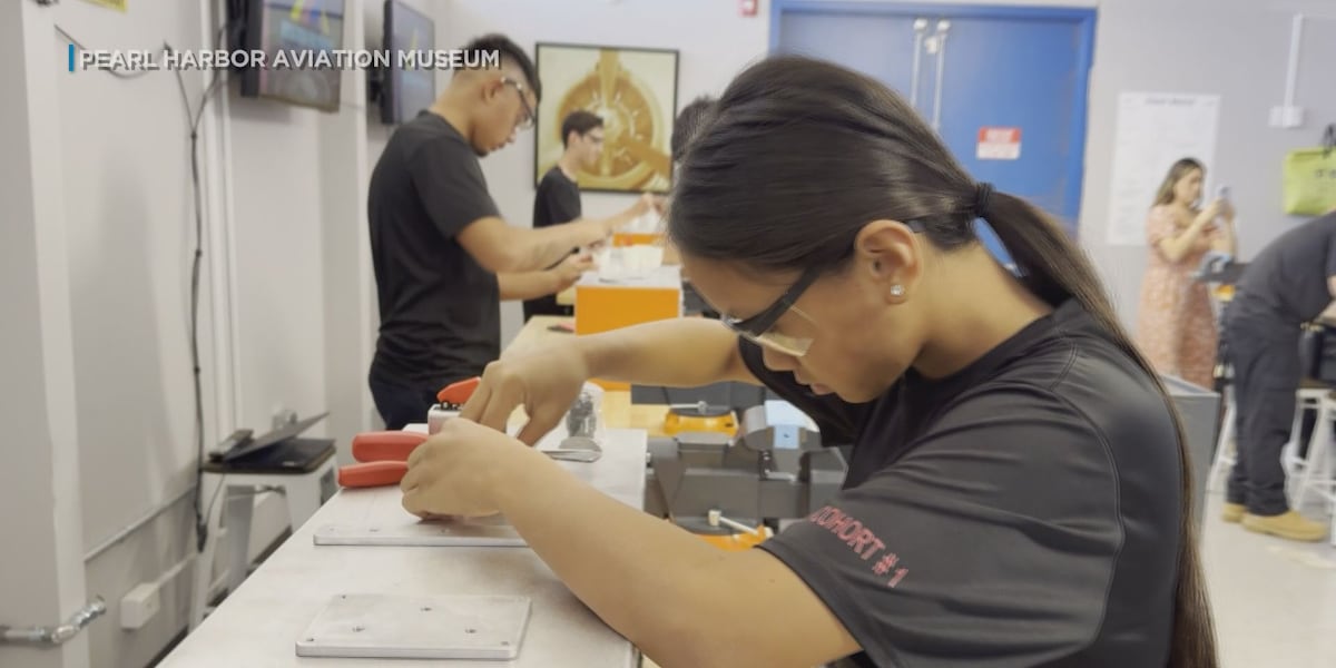 Students train for aircraft maintenance careers in new museum program