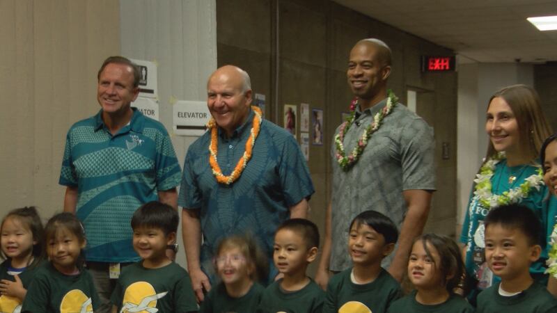 Mayor with keiki
