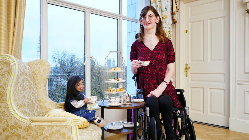 Jyoti Amge, shortest woman, and Rumeysa Gelgi, tallest woman, meet for the first time and...