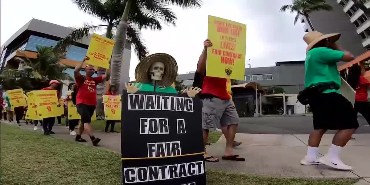 Kapiolani Medical Center nurses stand in solidarity with fellow staff on strike Kapiolani Medical Center nurses stand in solidarity with fellow staff on strike