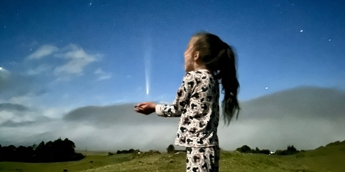 Stargazers capture comet of the century soaring over Hawaii Hawaii News Now Stargazers capture comet of the century soaring over Hawaii Hawaii News Now