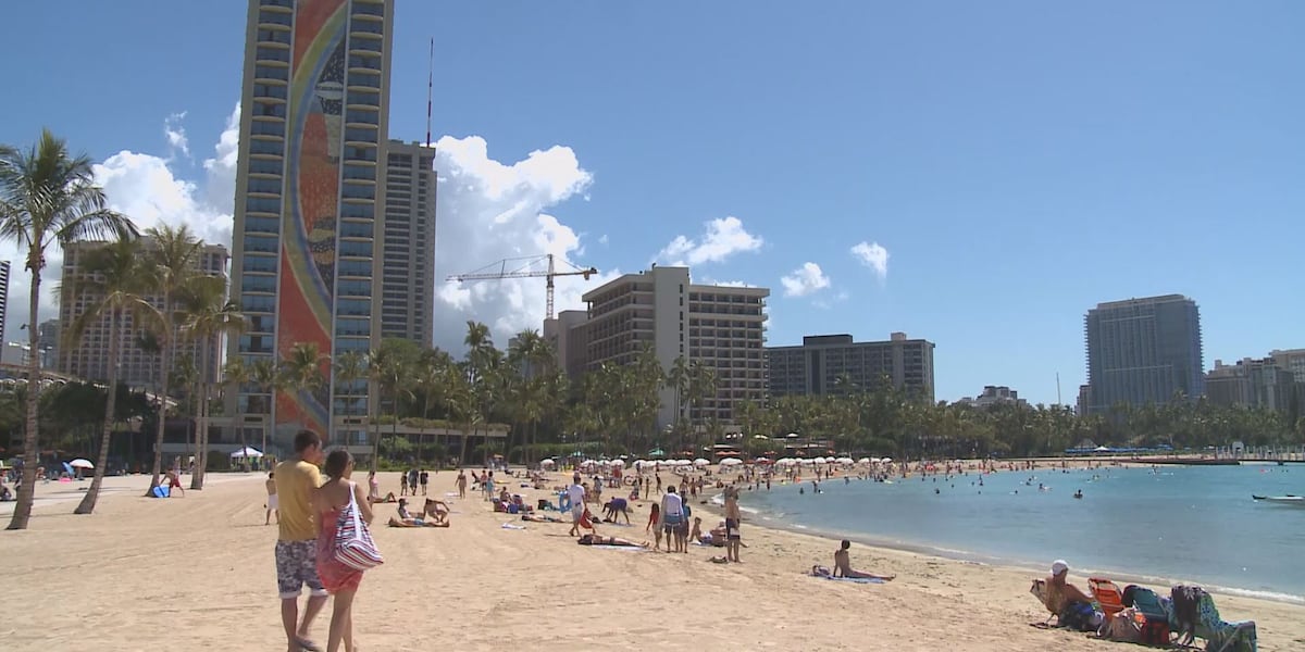 Bystanders pull 70-year-old man from Waikiki beach during emergency