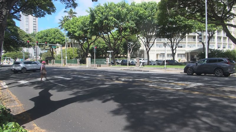 The crash happened at around 11:50 p.m. at the intersection of Punahou and Clark streets.