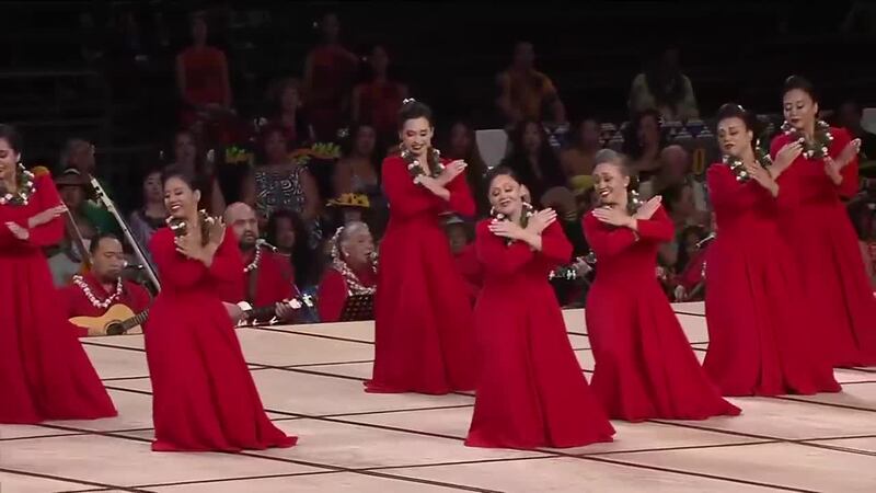 Hālau Hula Kauluokalā - Kumu Hula Uluwehi Guerrero